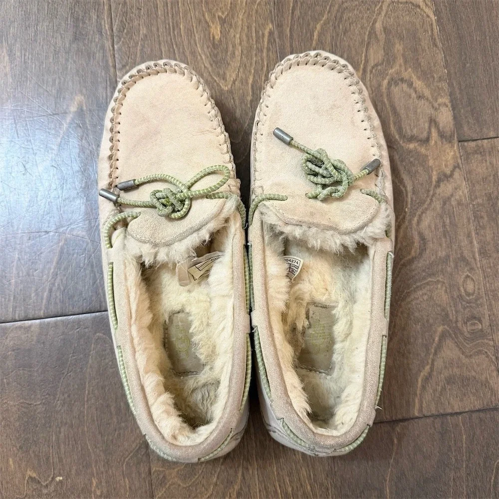 UGG Dakota Moccasin Slippers Womens Size 8 Beige Shearling Lined Green - Picture 3 of 12